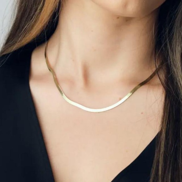 18k Gold Herringbone Chain Necklace - Picture 3 of 5